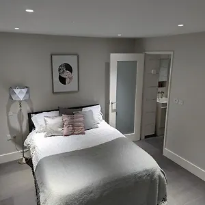  Apartment Basement In